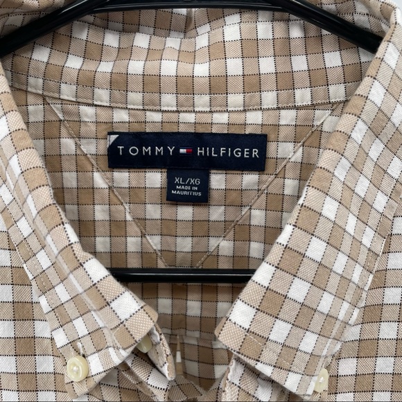 Tommy Hilfiger Men’s Button Up - Picture 2 of 3